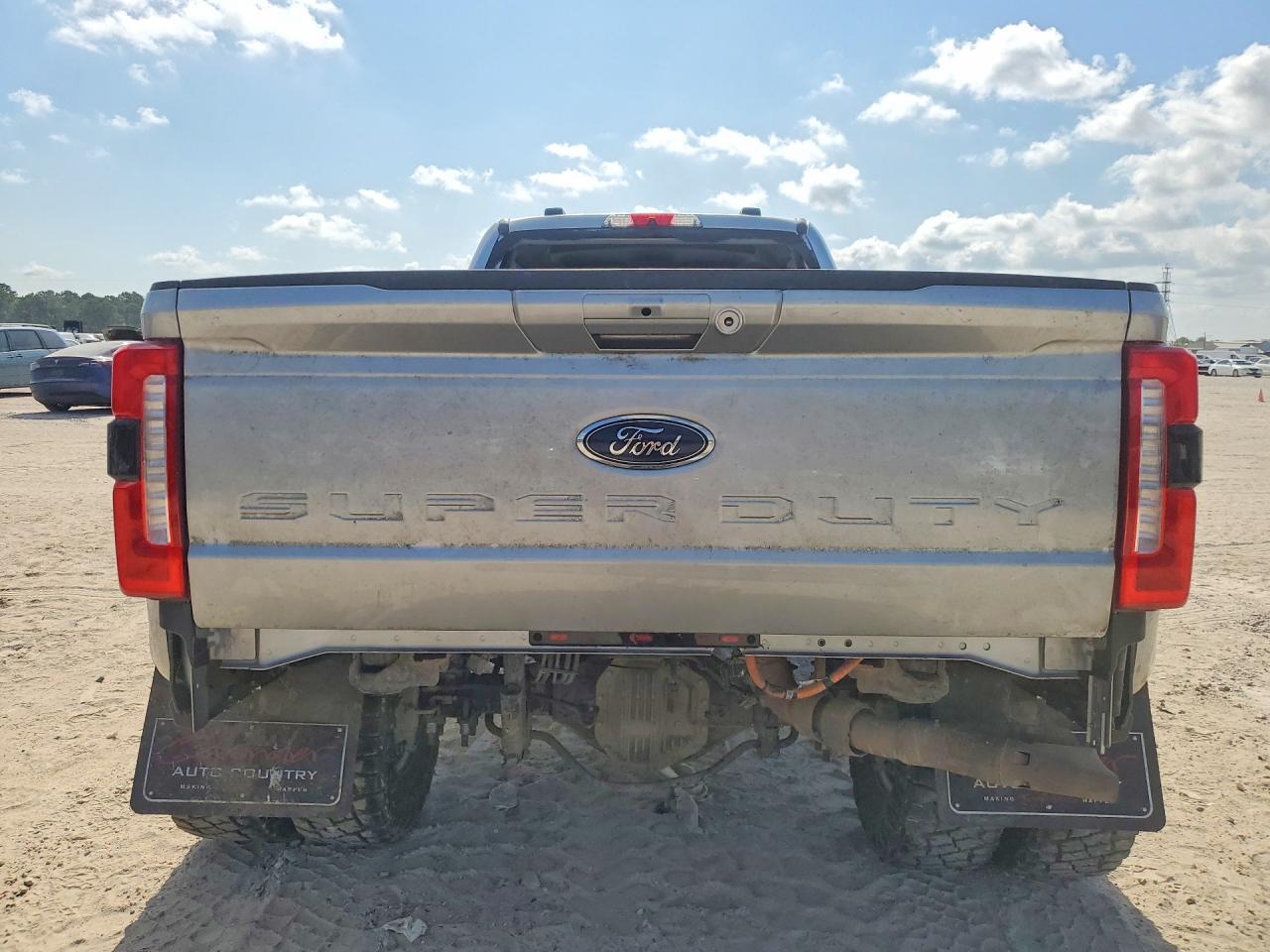 2024 Ford F350 Super Duty - Фото 6