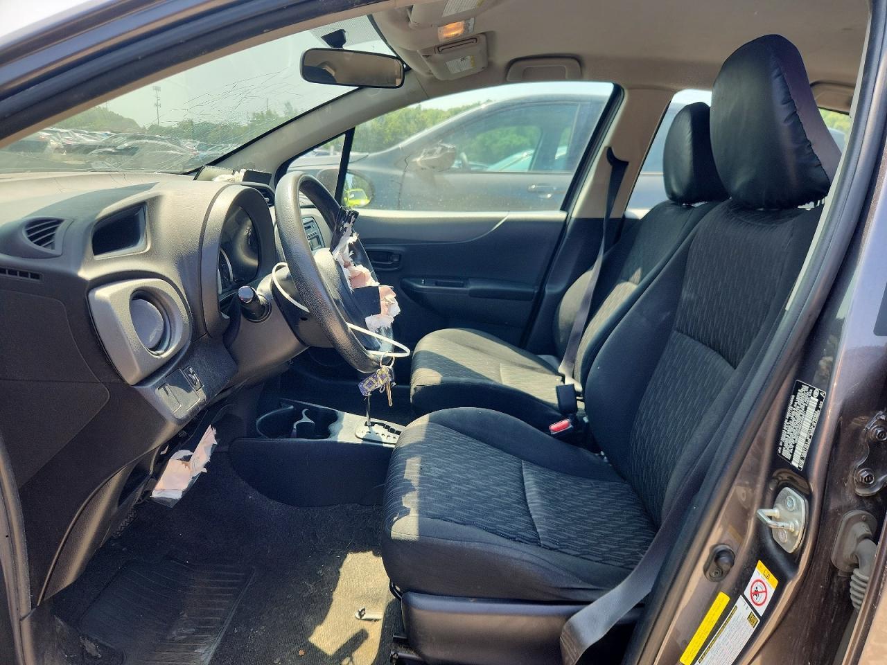 2014 Toyota Yaris 5-Door L Fleet - Фото 7