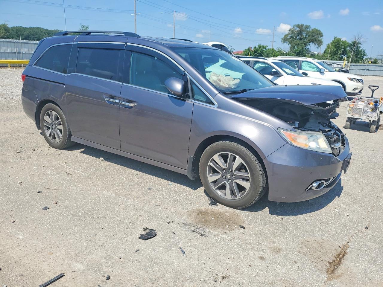2015 Honda Odyssey Touring - Image 4