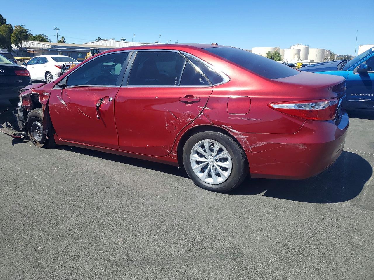 2016 Toyota Camry Hybrid Le - Image 2