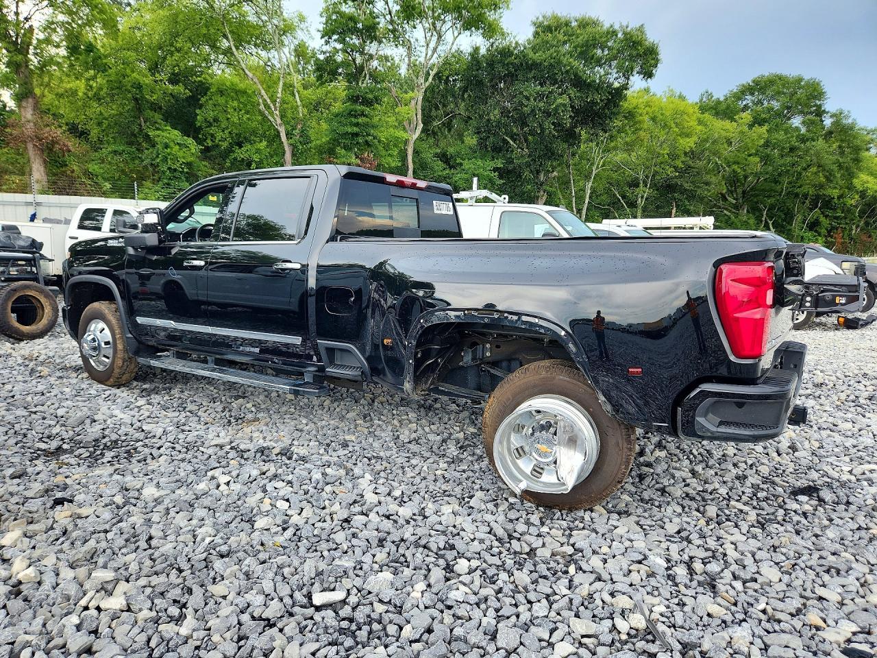 2026 Chevrolet Silverado K3500 High Country - Image 2