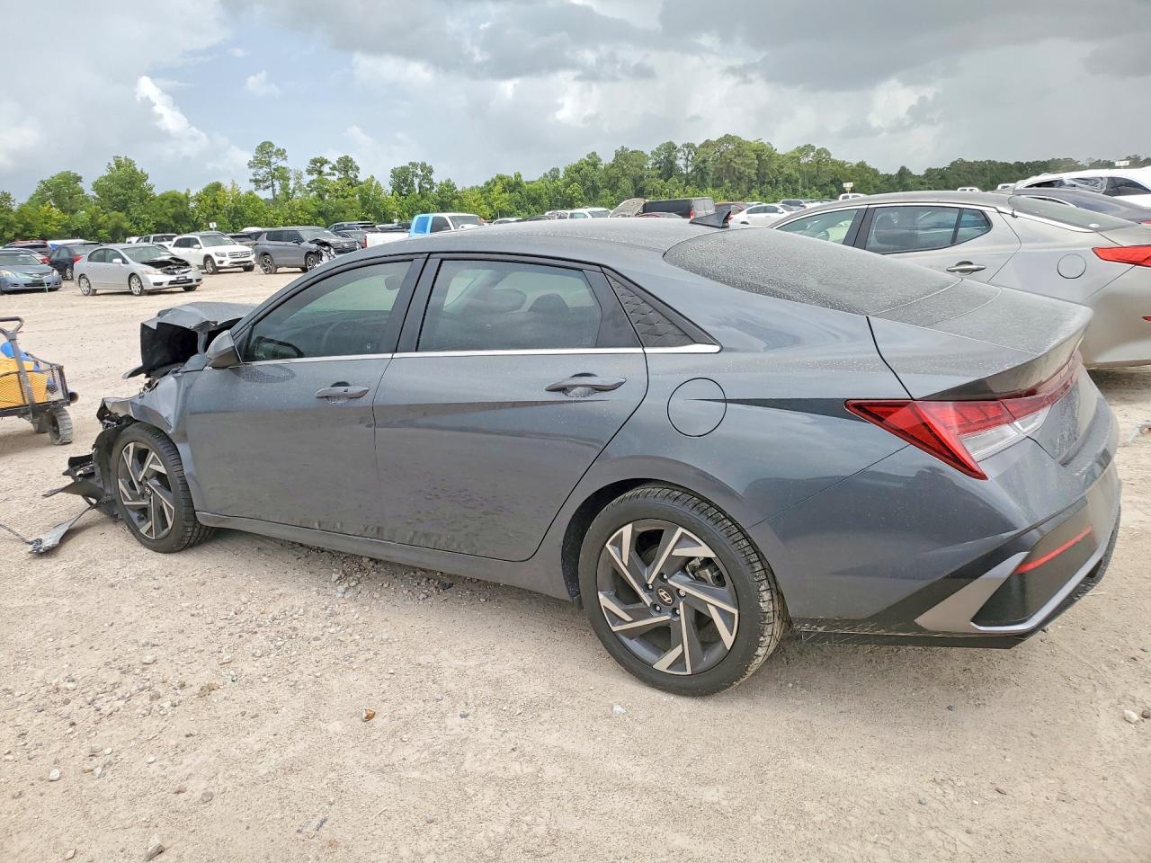 2024 Hyundai Elantra Sel - Image 2