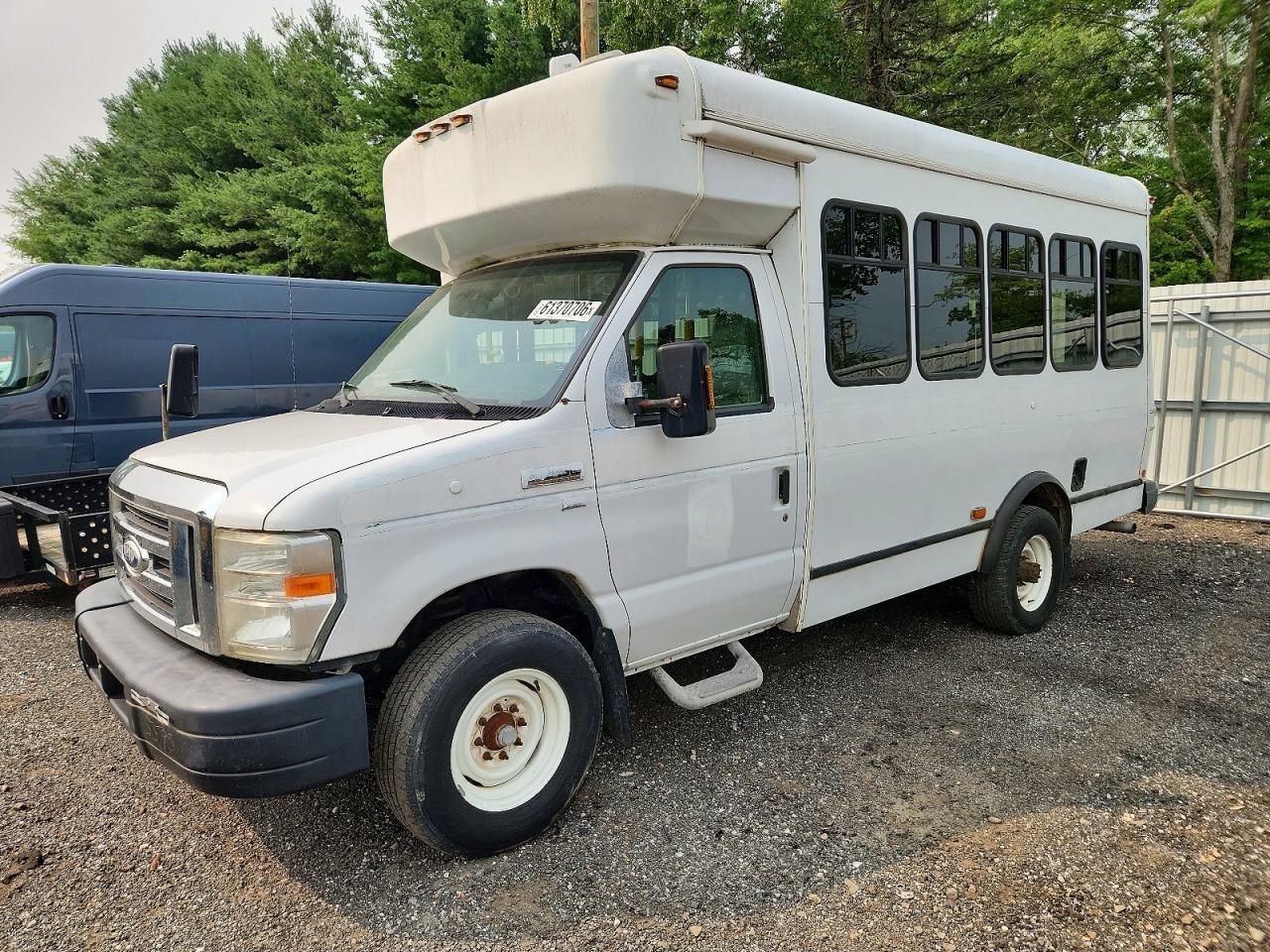 2014 Ford Econoline E350 Super Duty Cutaway Van - Фото 2