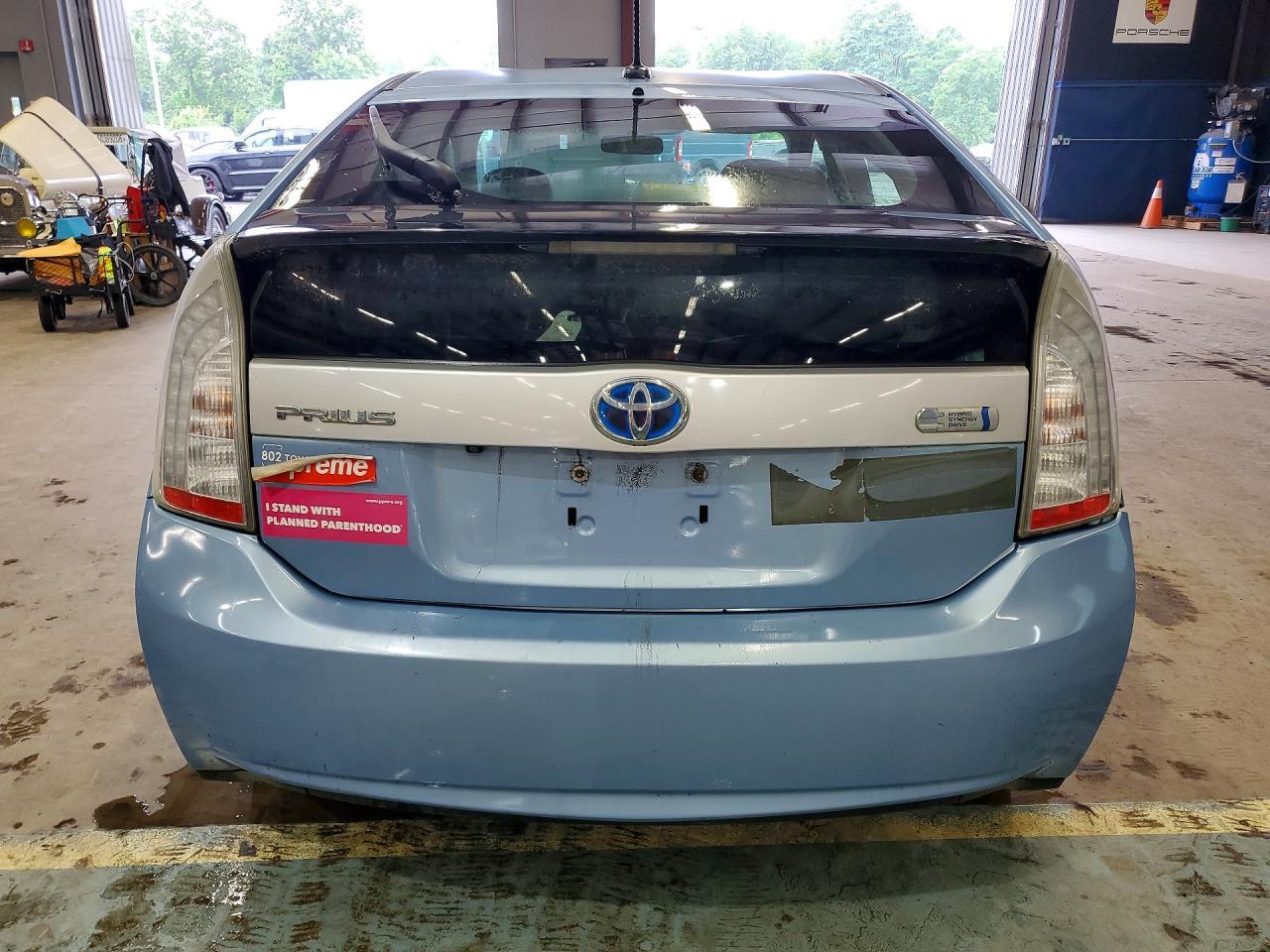 2014 Toyota Prius Plug-In Hybrid Base - Image 6