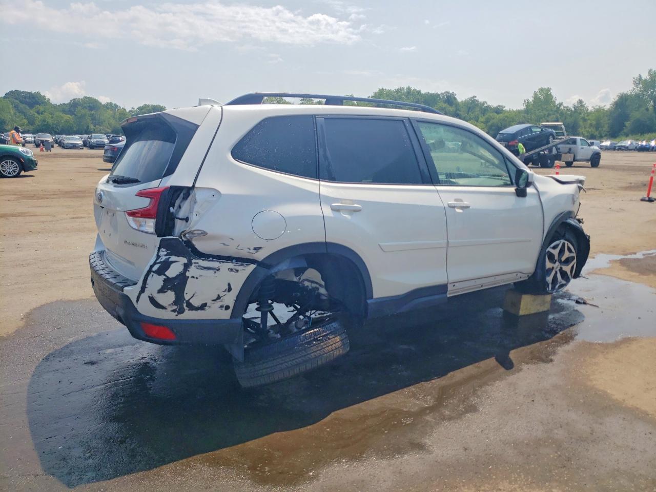 2020 Subaru Forester Premium - Image 3