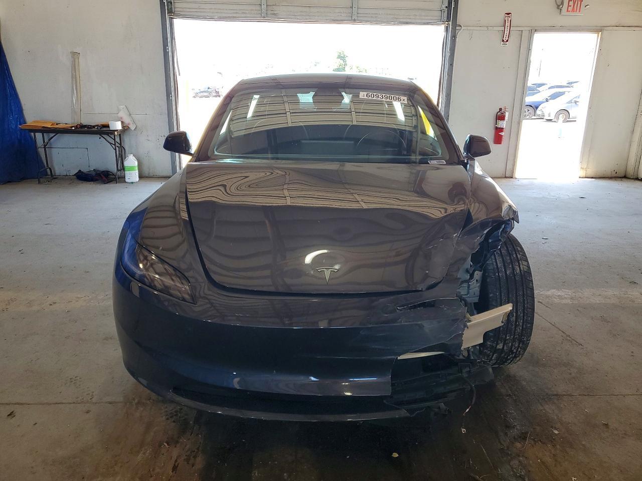 2026 Tesla Model 3 - Фото 5