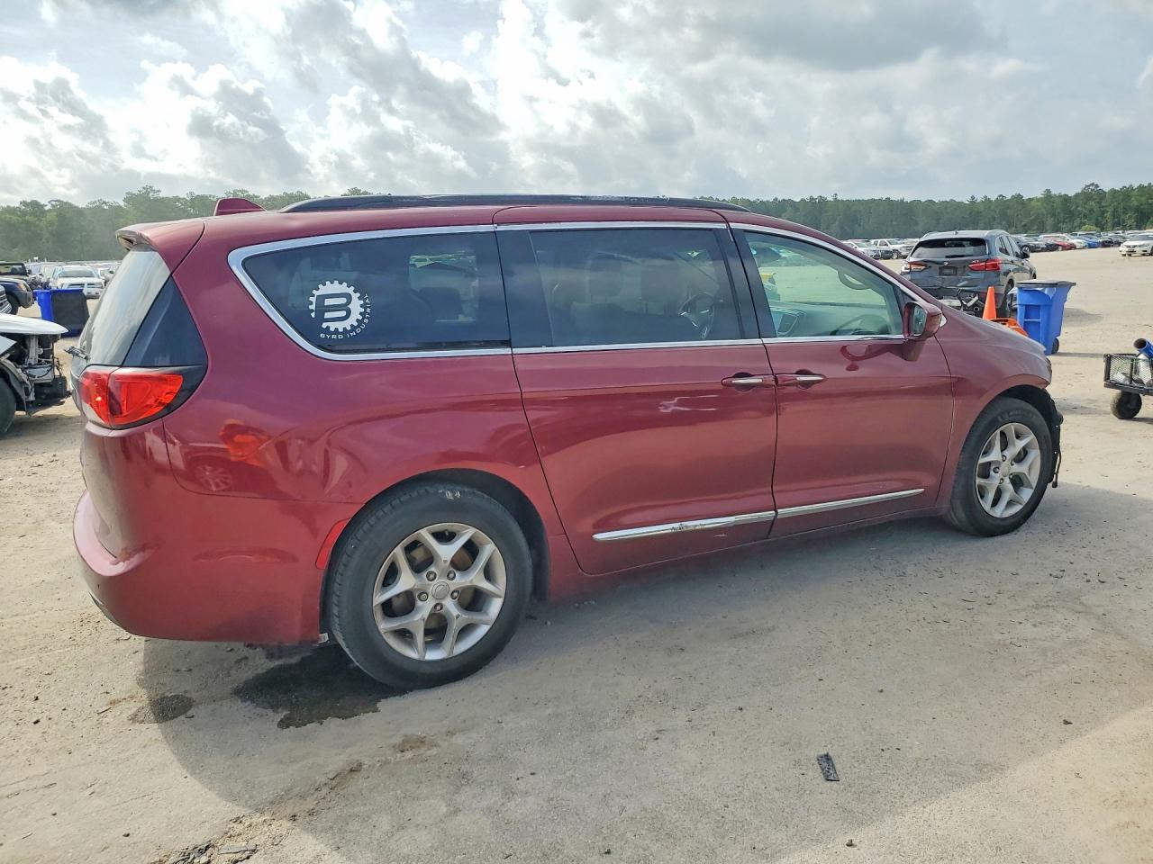 2017 Chrysler Pacifica Touring L - Image 3
