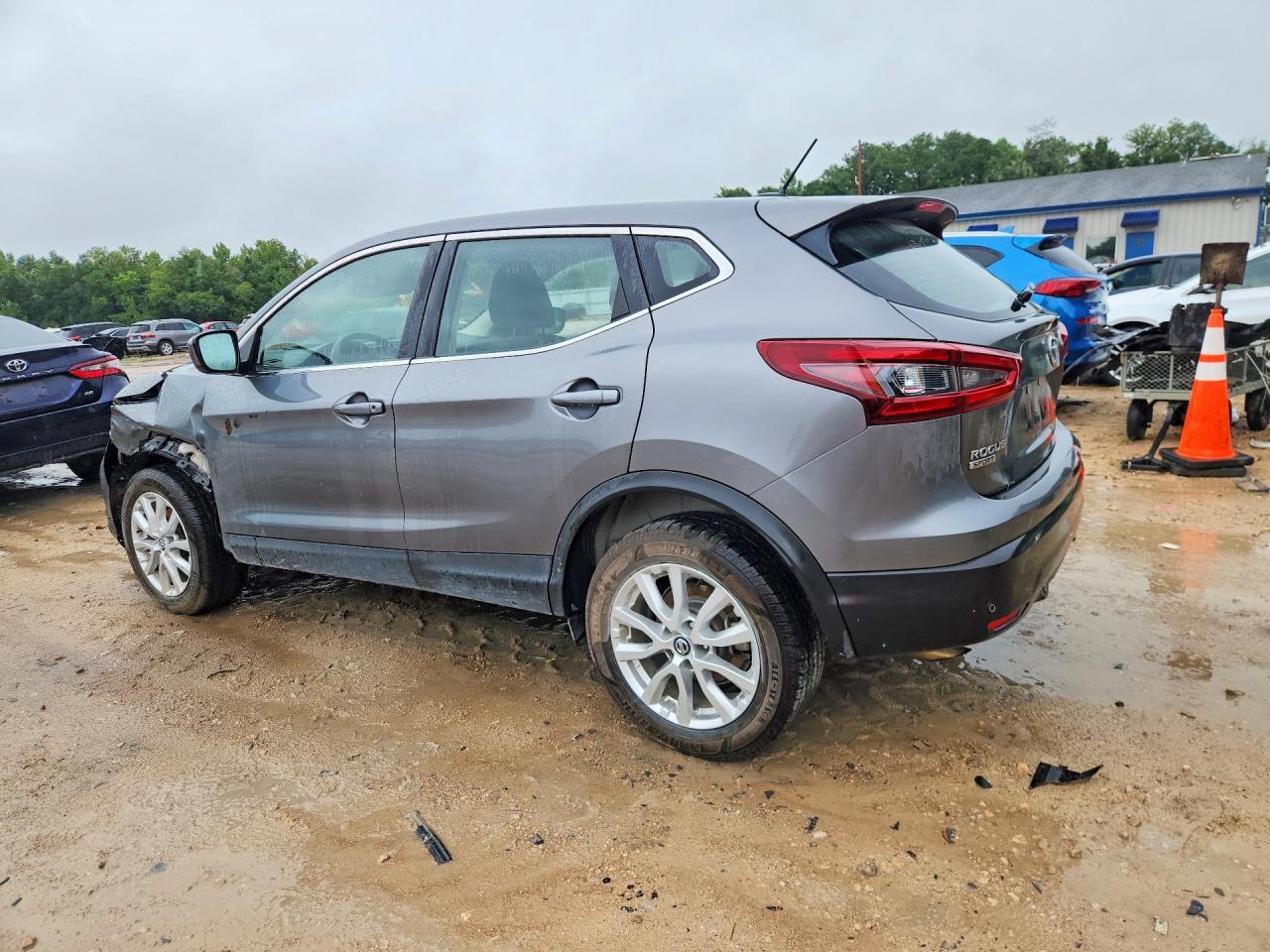2021 Nissan Rogue Sport S - Фото 2