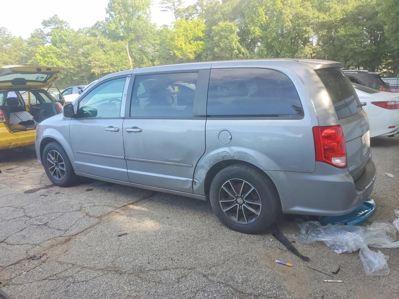 2015 Dodge Grand Caravan R/T - Image 2