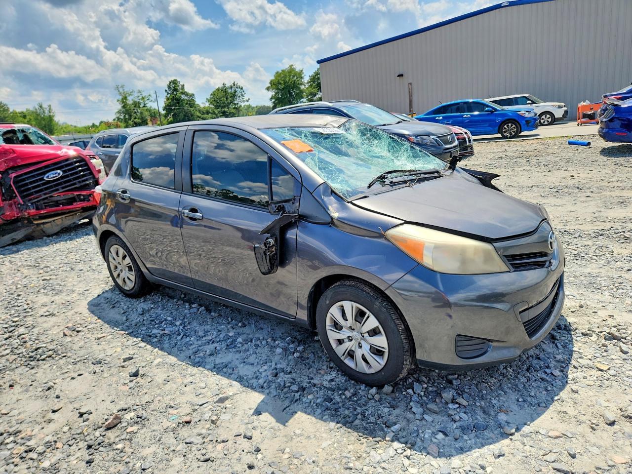 2014 Toyota Yaris 5-Door Le - Image 4