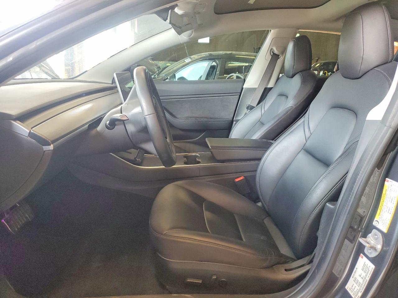 2018 Tesla Model 3 - Фото 7