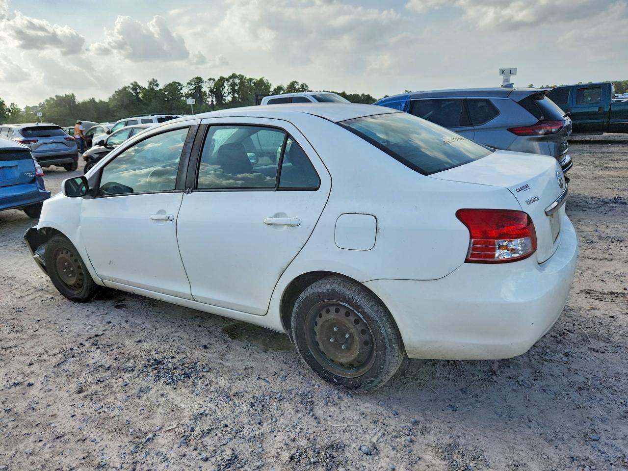 2009 Toyota Yaris Base - Фото 2