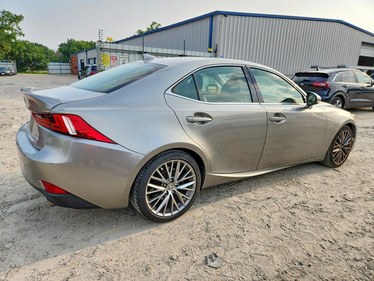 2016 Lexus Is 300 - Фото 3