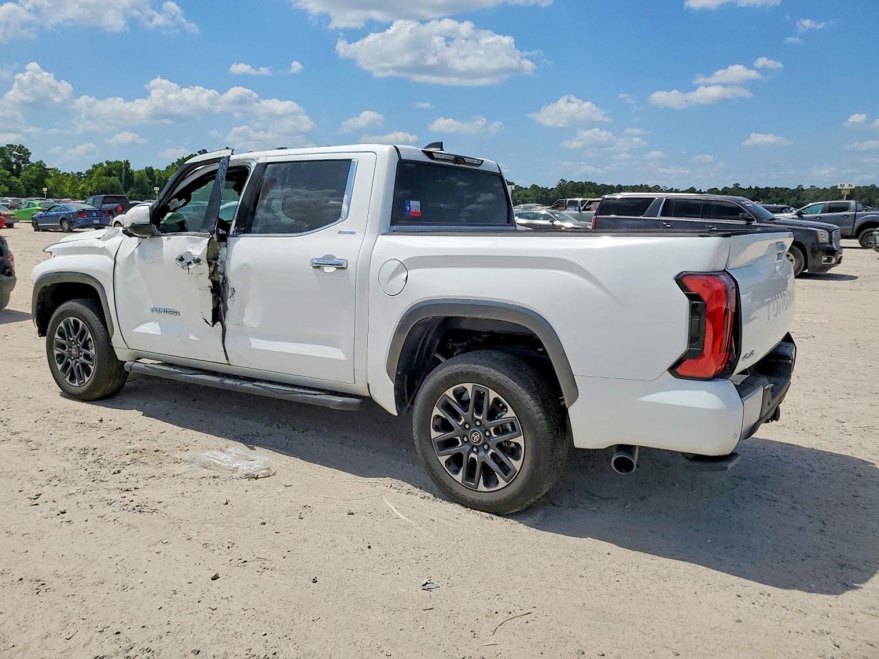 2026 Toyota Tundra Crewmax Limited - Фото 2