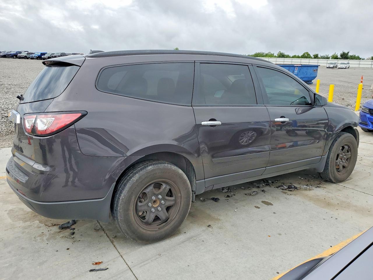 2017 Chevrolet Traverse Ls - Фото 3