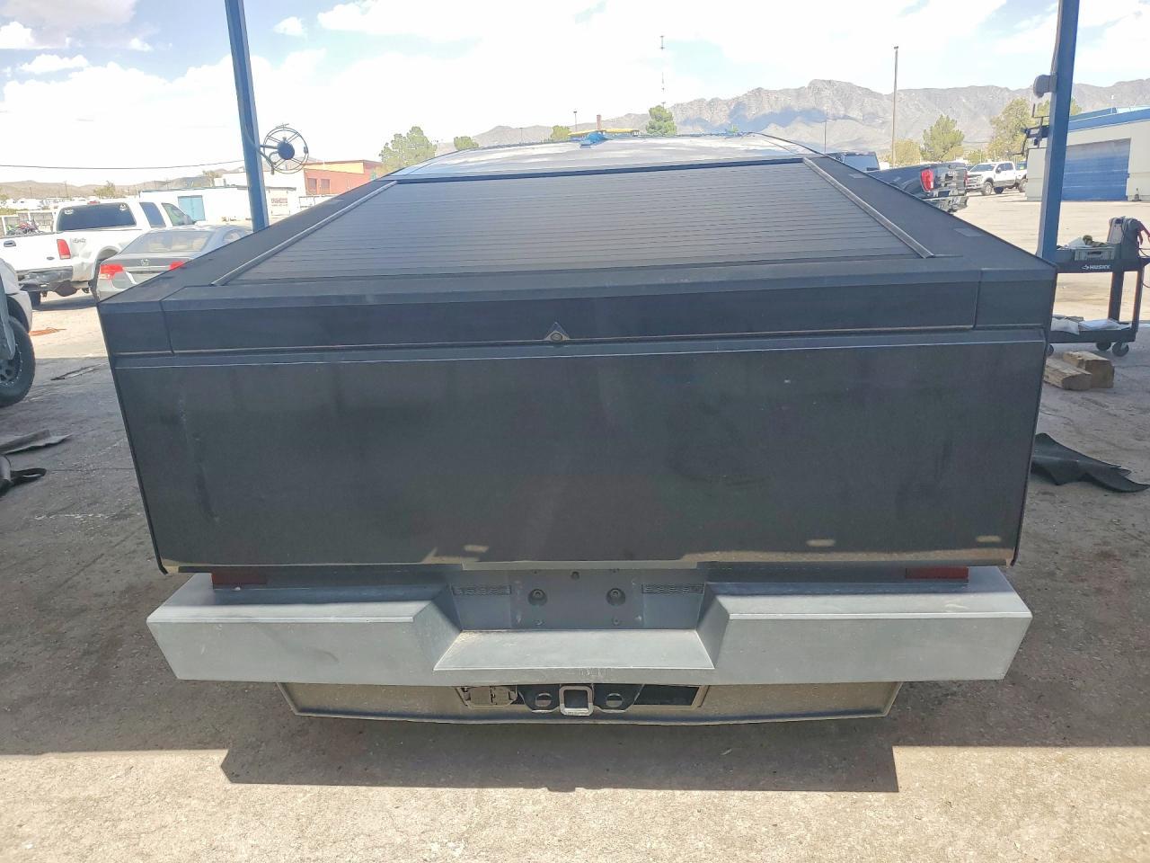 2025 Tesla Cybertruck - Фото 6