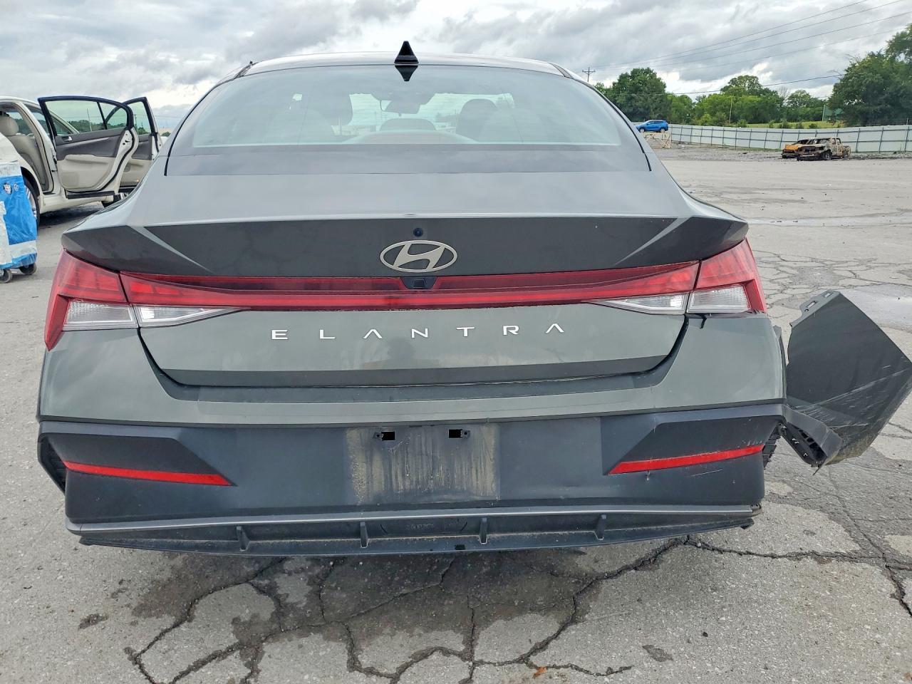 2024 Hyundai Elantra Sel - Image 6
