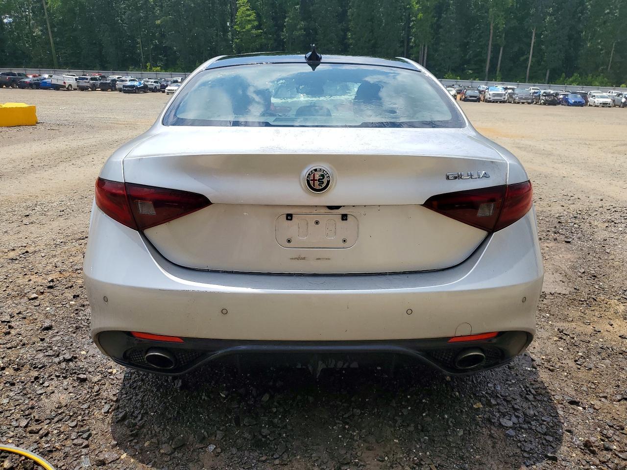2017 Alfa Romeo Giulia - Фото 6