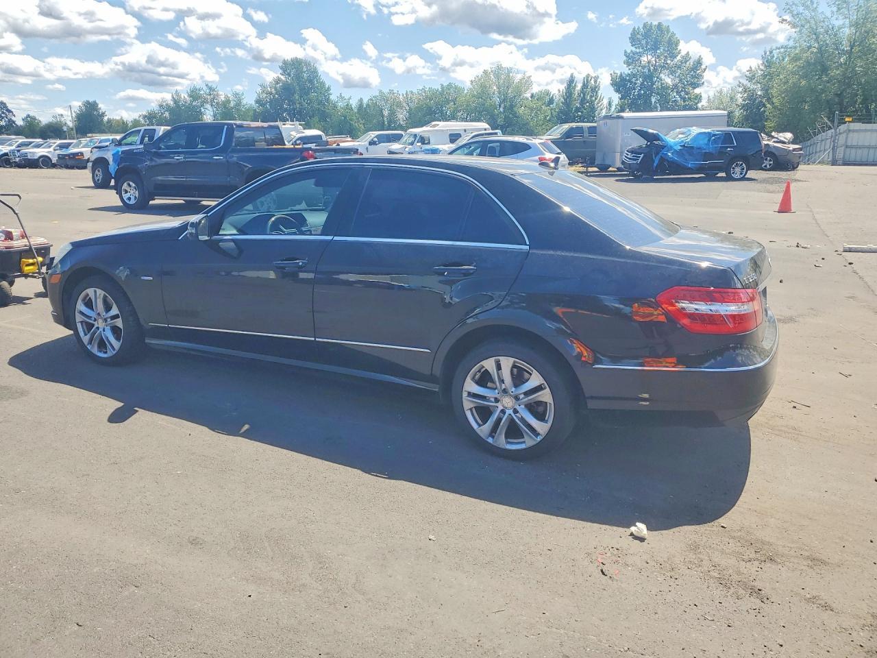 2011 Mercedes-Benz E 350 Bluetec - Image 2