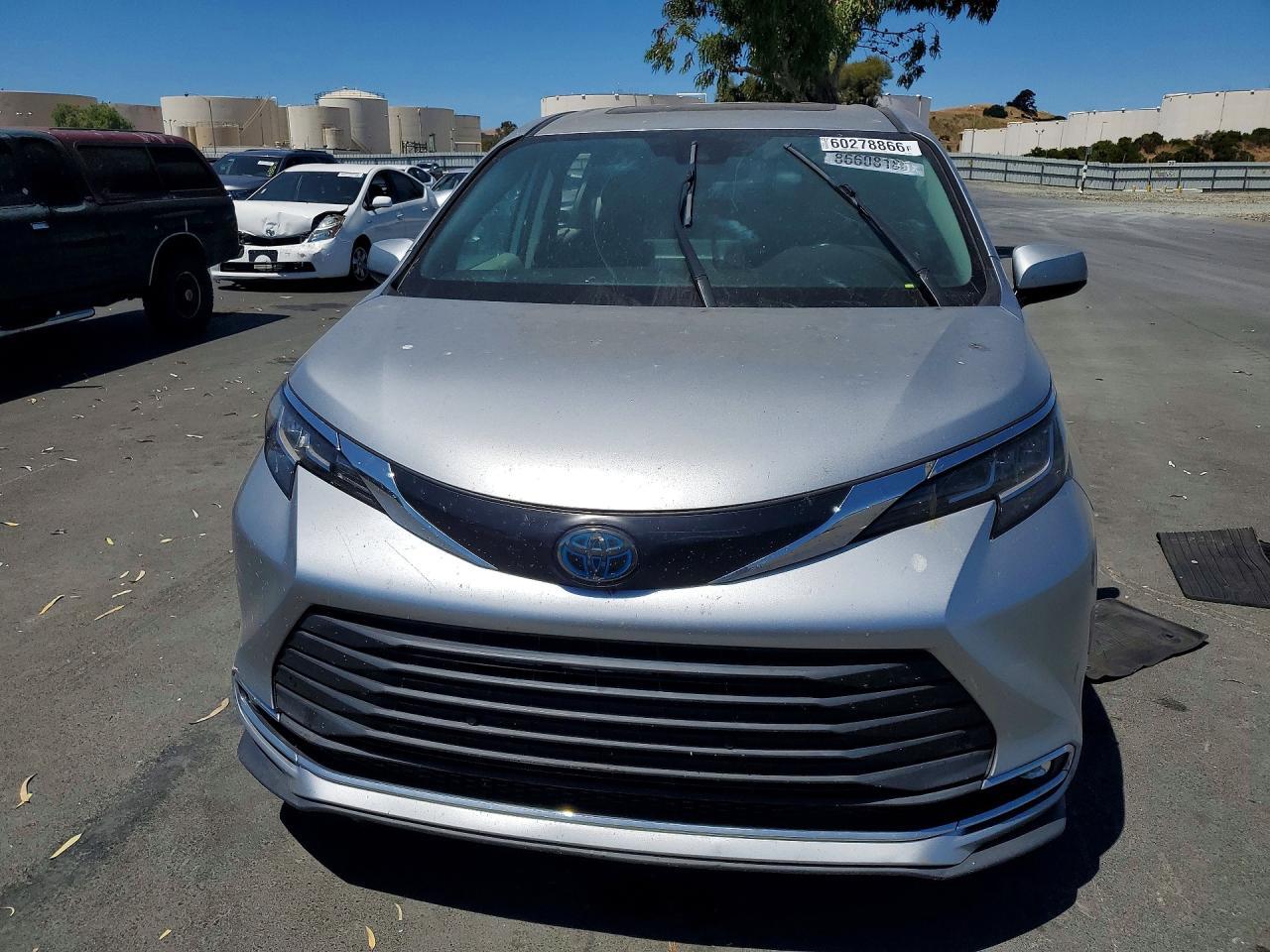 2021 Toyota Sienna Xle - Фото 5