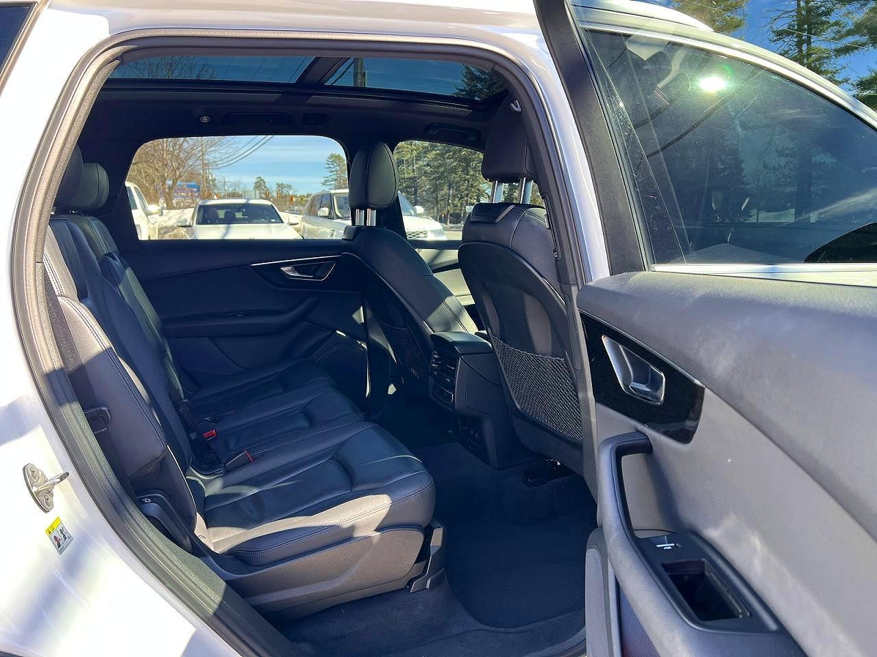2023 Audi Q7 Premium - Image 6