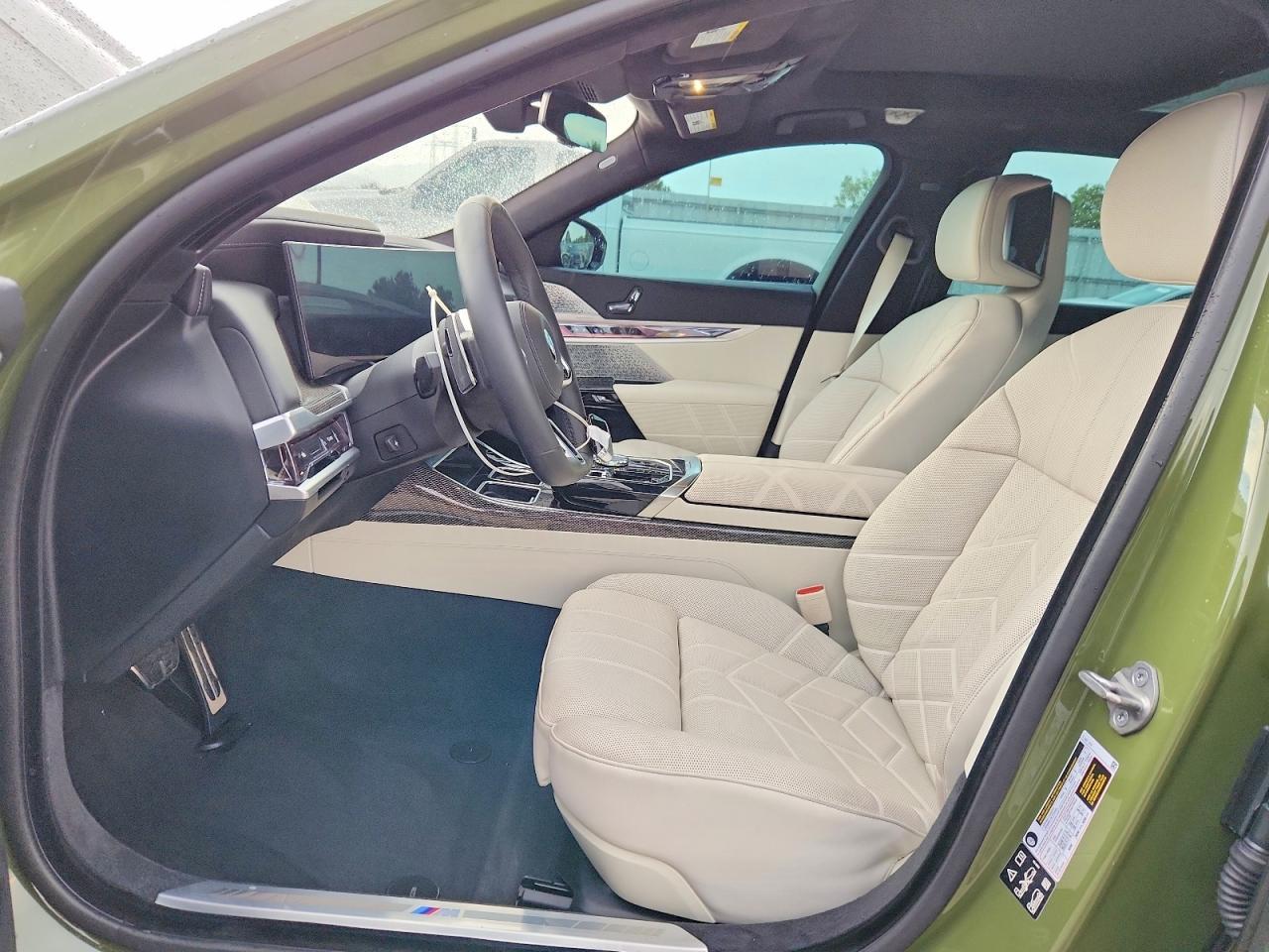 2024 BMW 760 Xi - Image 7
