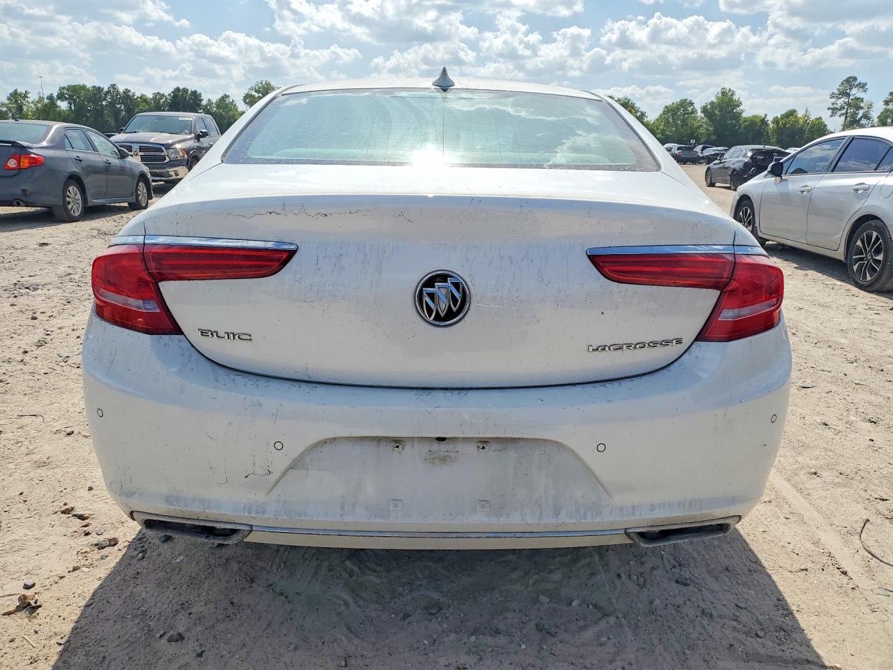 2017 Buick Lacrosse - Image 6