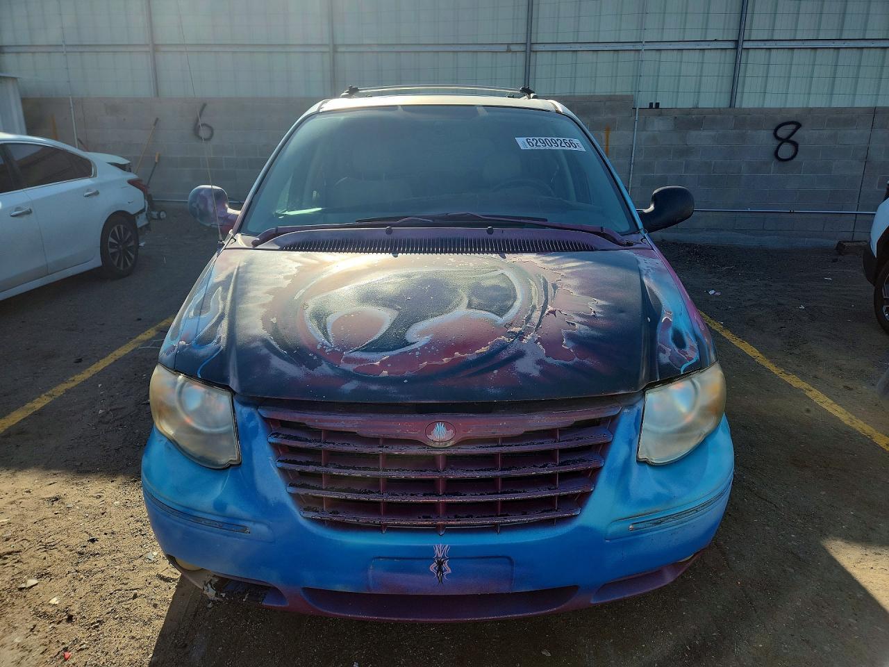 2005 Chrysler Town & Country Limited - Фото 5