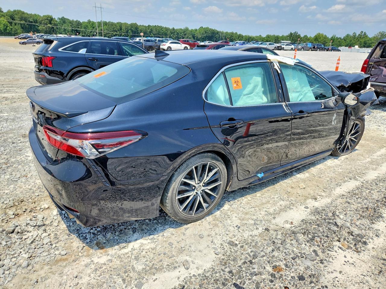 2023 Toyota Camry Se - Фото 3