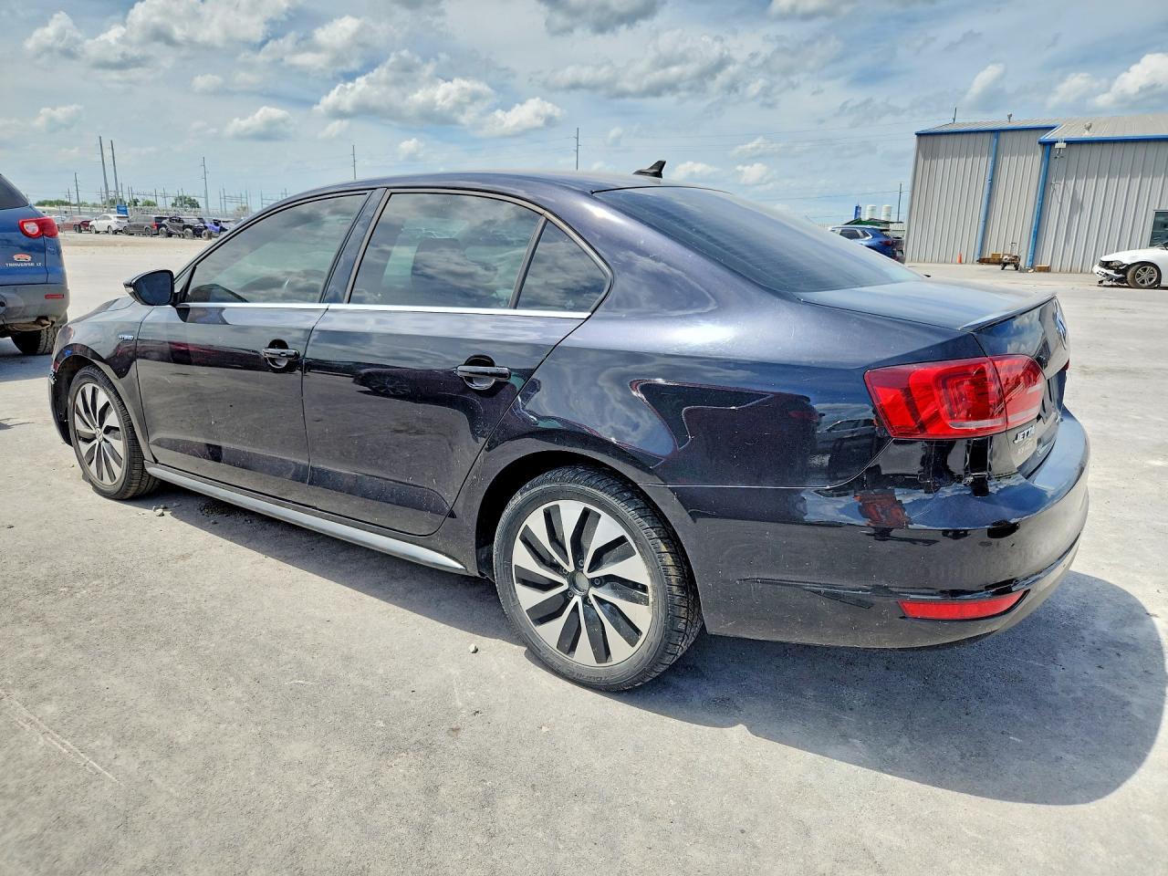 2013 Volkswagen Jetta Hybrid - Image 2