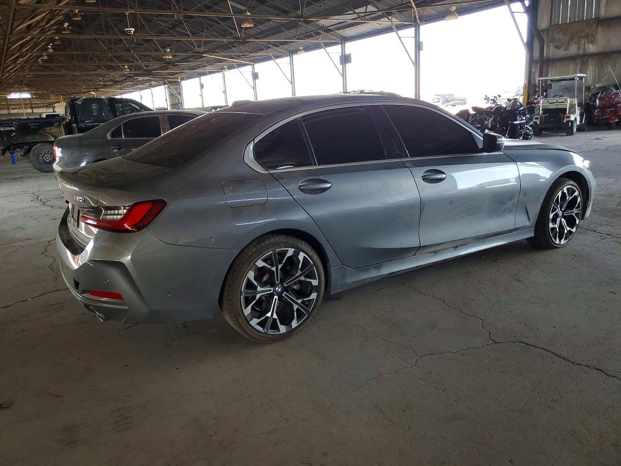 2025 BMW 330Xi - Фото 3