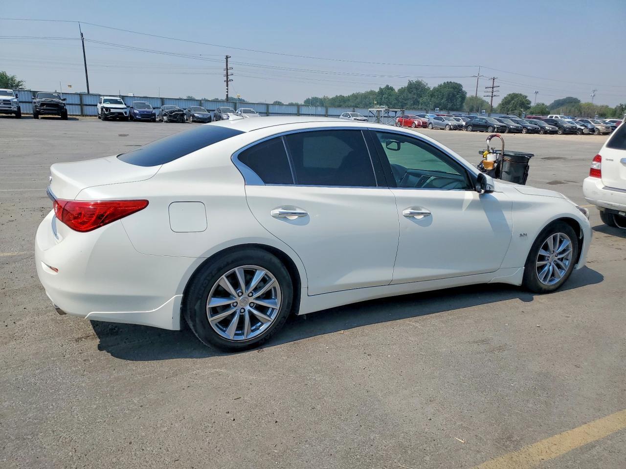 2017 Infiniti Q50 3.0T Premium - Image 3