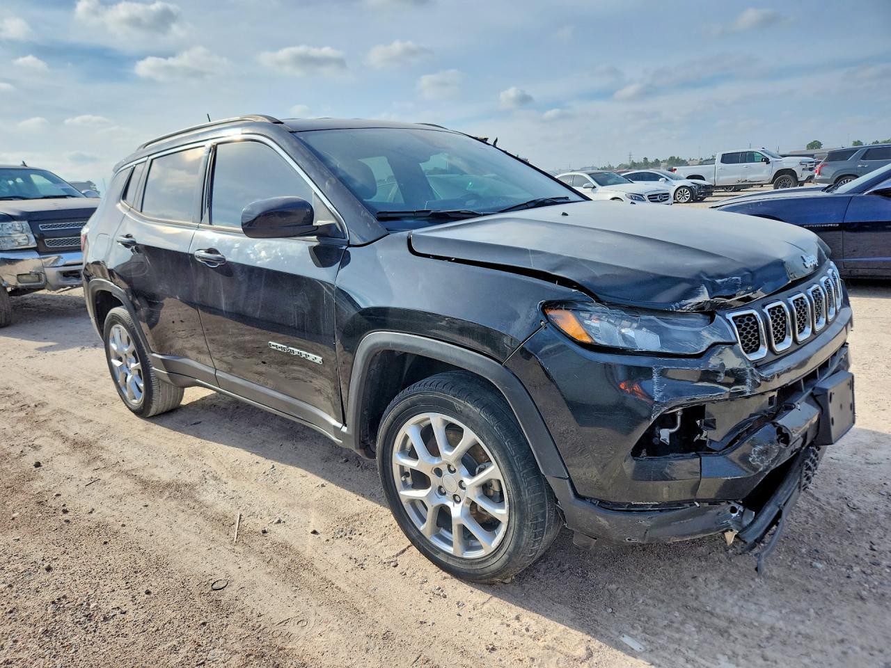 2024 Jeep Compass Latitude Lux - Image 4