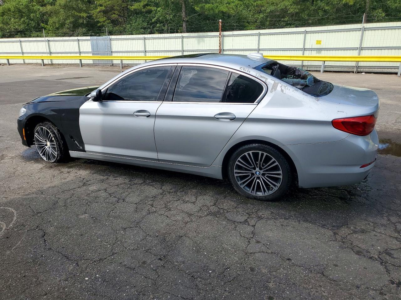 2020 BMW 530 Xi - Image 2