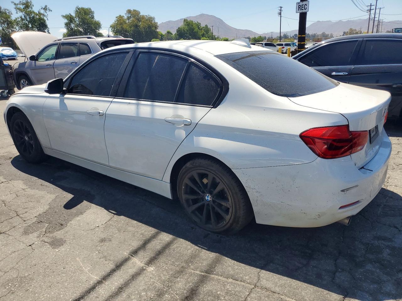 2017 BMW 320 I - Image 2