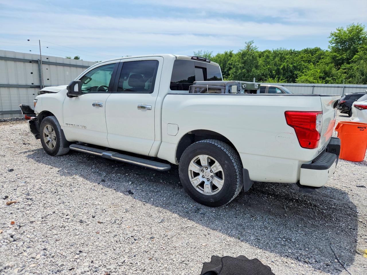 2019 Nissan Titan Sv - Image 2