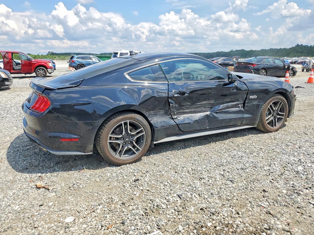 2023 Ford Mustang Gt - Фото 3