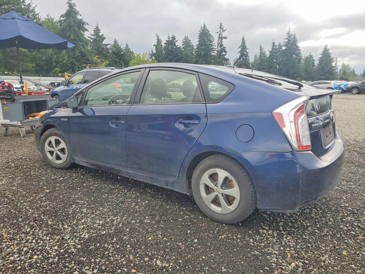 2013 Toyota Prius Three - Image 2