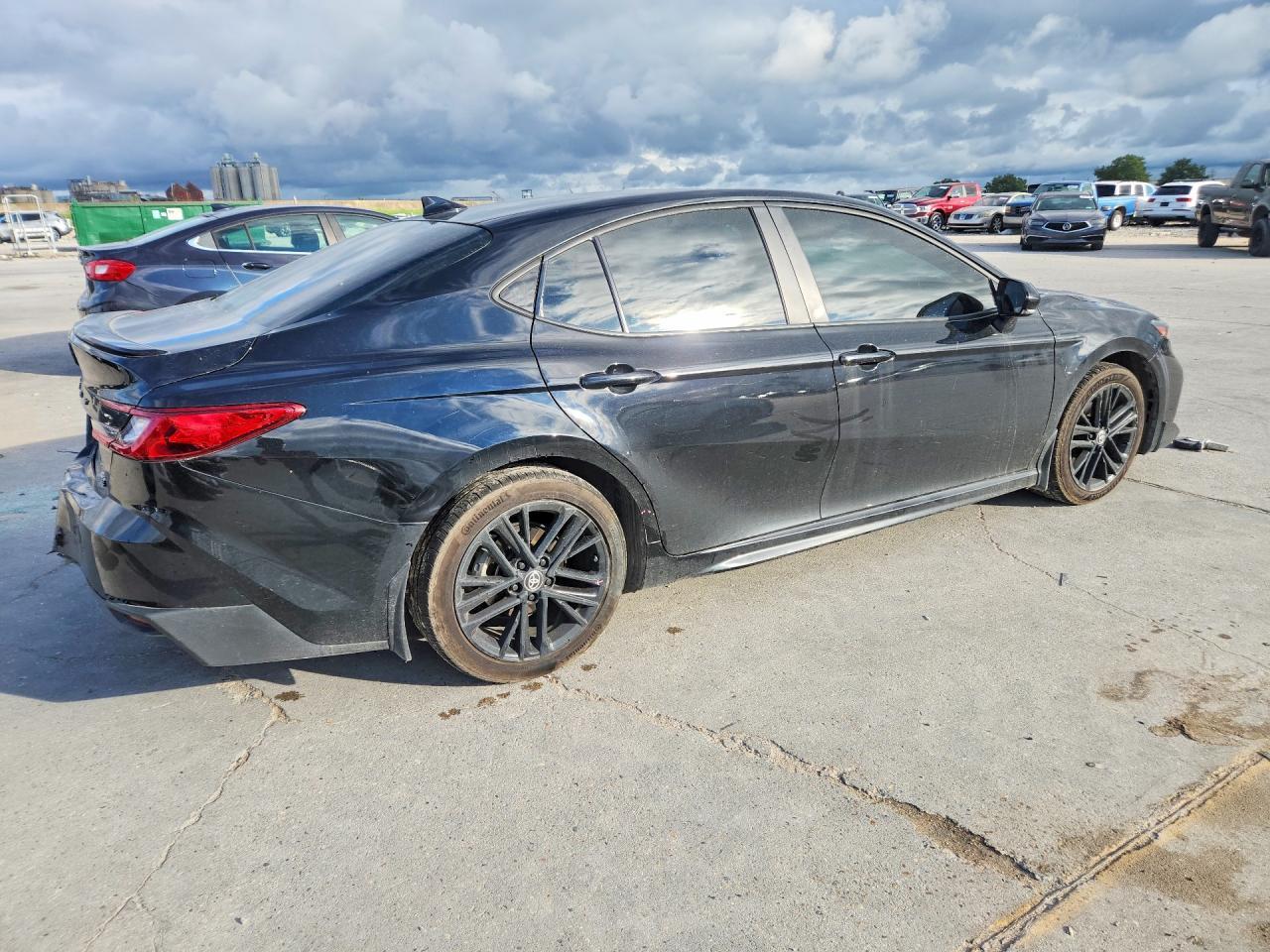 2025 Toyota Camry Se - Фото 3