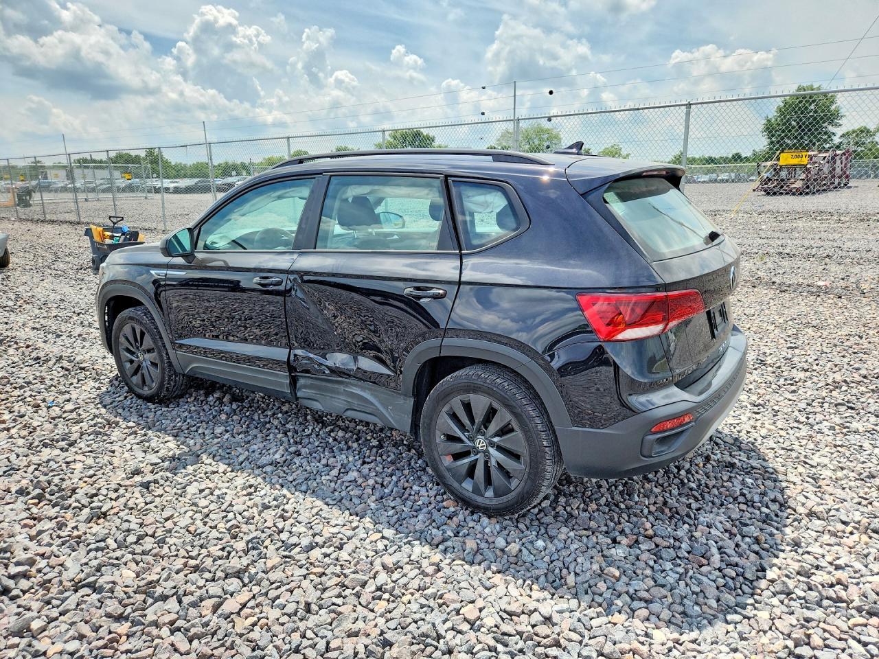 2024 Volkswagen Taos S - Фото 2