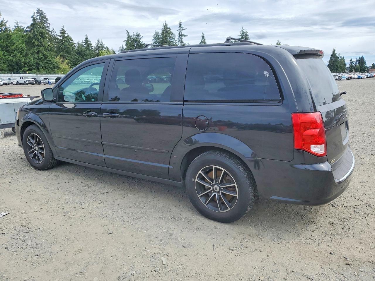 2017 Dodge Grand Caravan Gt - Image 2