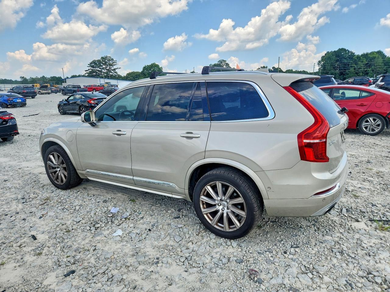 2017 Volvo Xc90 T8 - Image 2