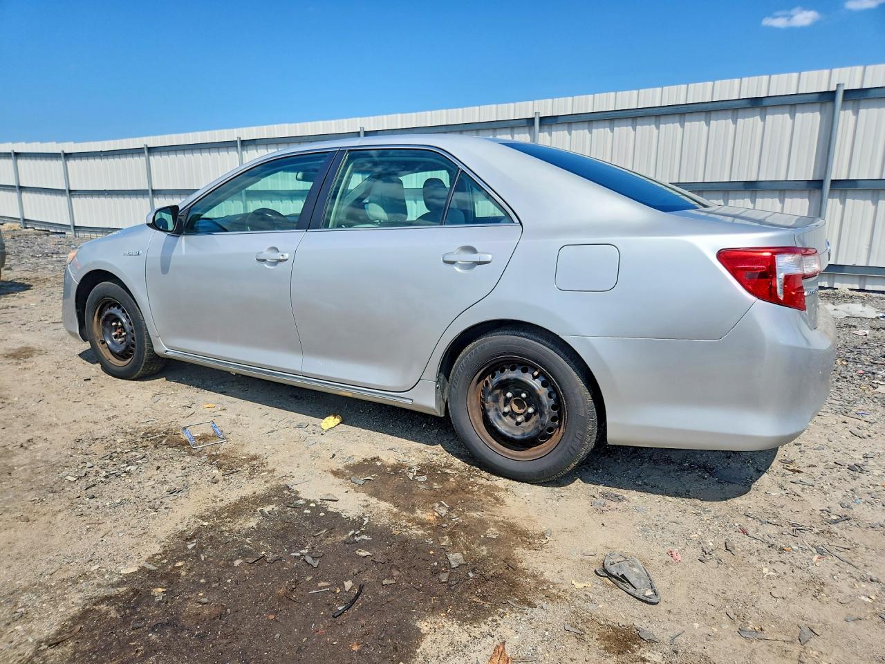 2012 Toyota Camry Hybrid Le - Image 2