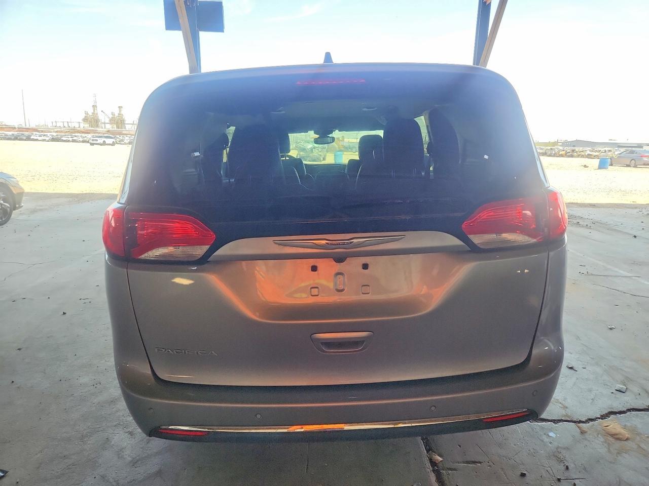 2017 Chrysler Pacifica Touring L - Фото 6