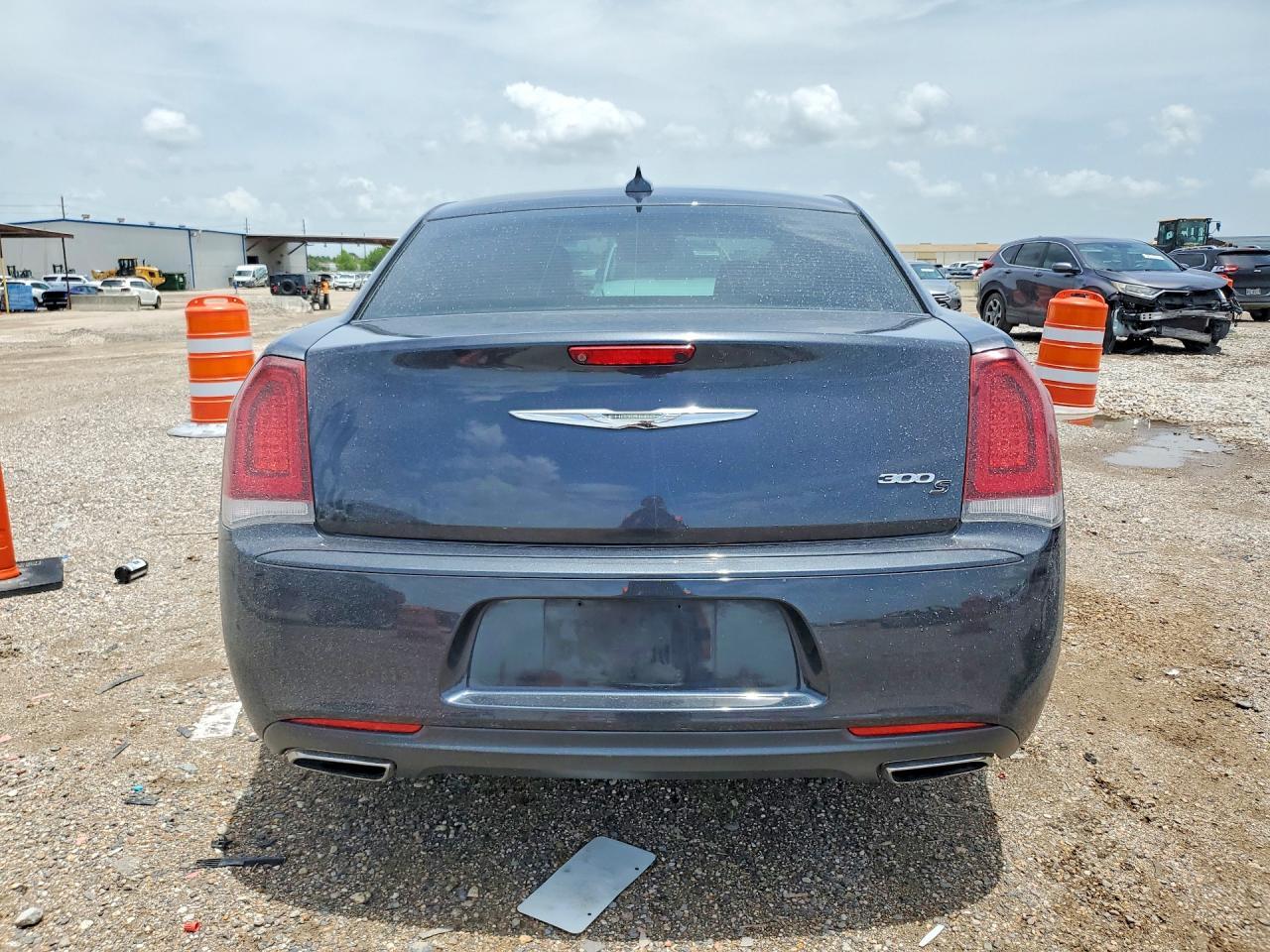 2019 Chrysler 300 S - Фото 6
