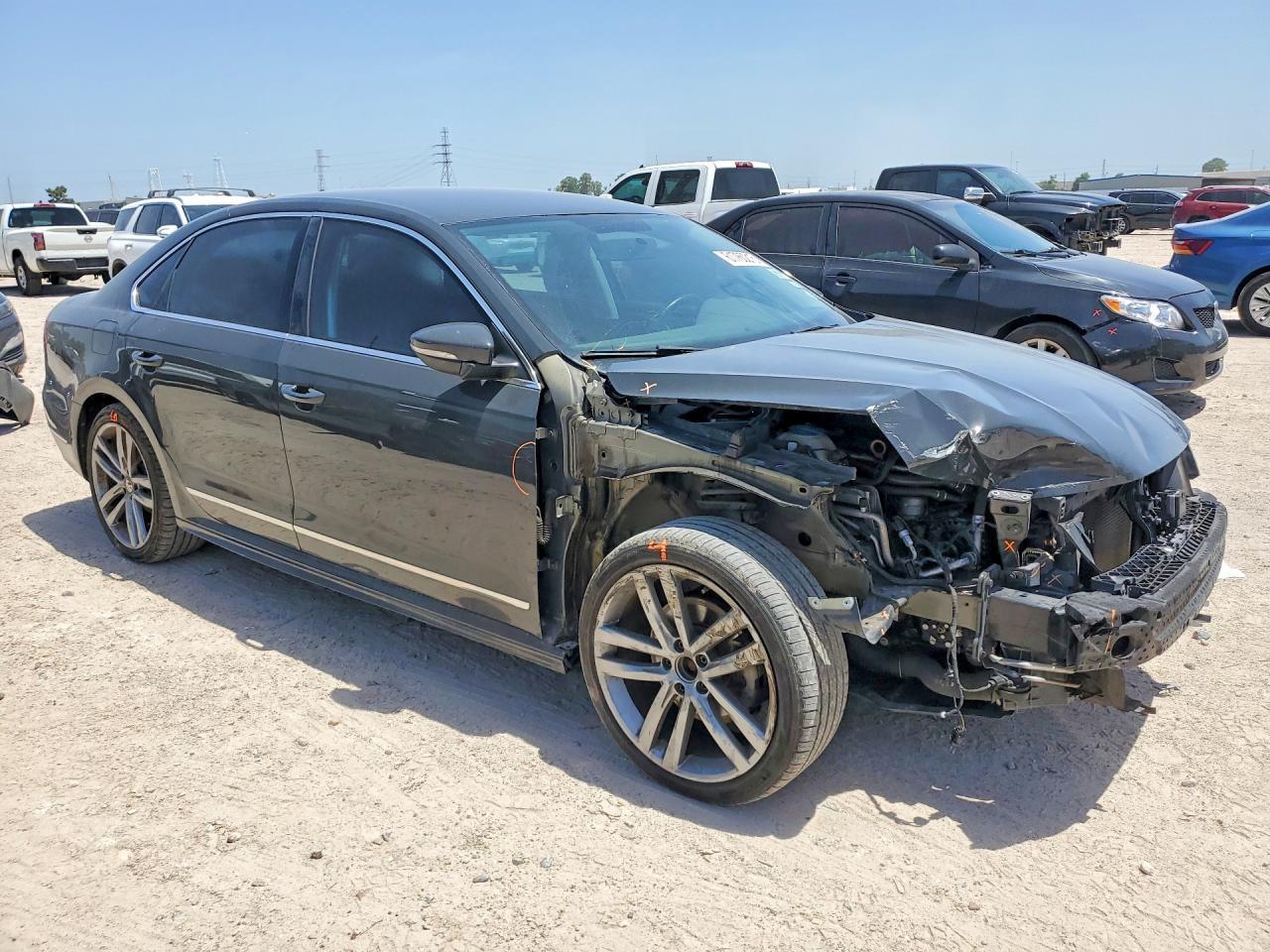 2017 Volkswagen Passat R-Line - Image 4