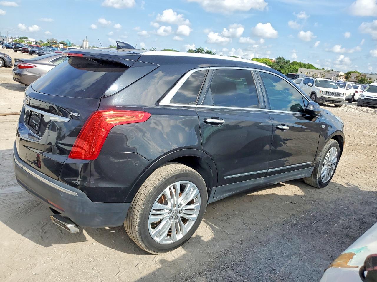 2017 Cadillac Xt5 Premium Luxury - Image 3
