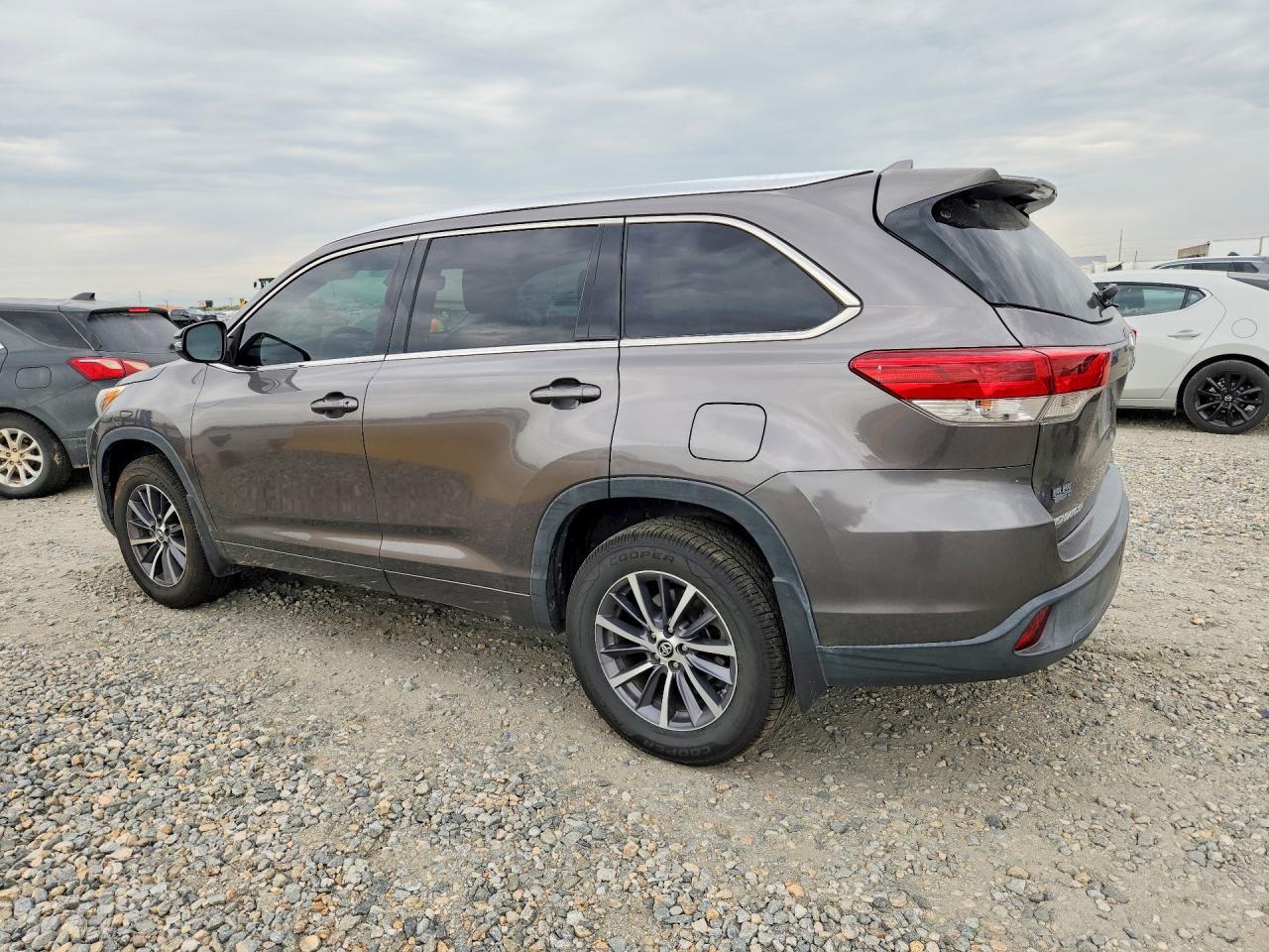 2017 Toyota Highlander Xle - Фото 2