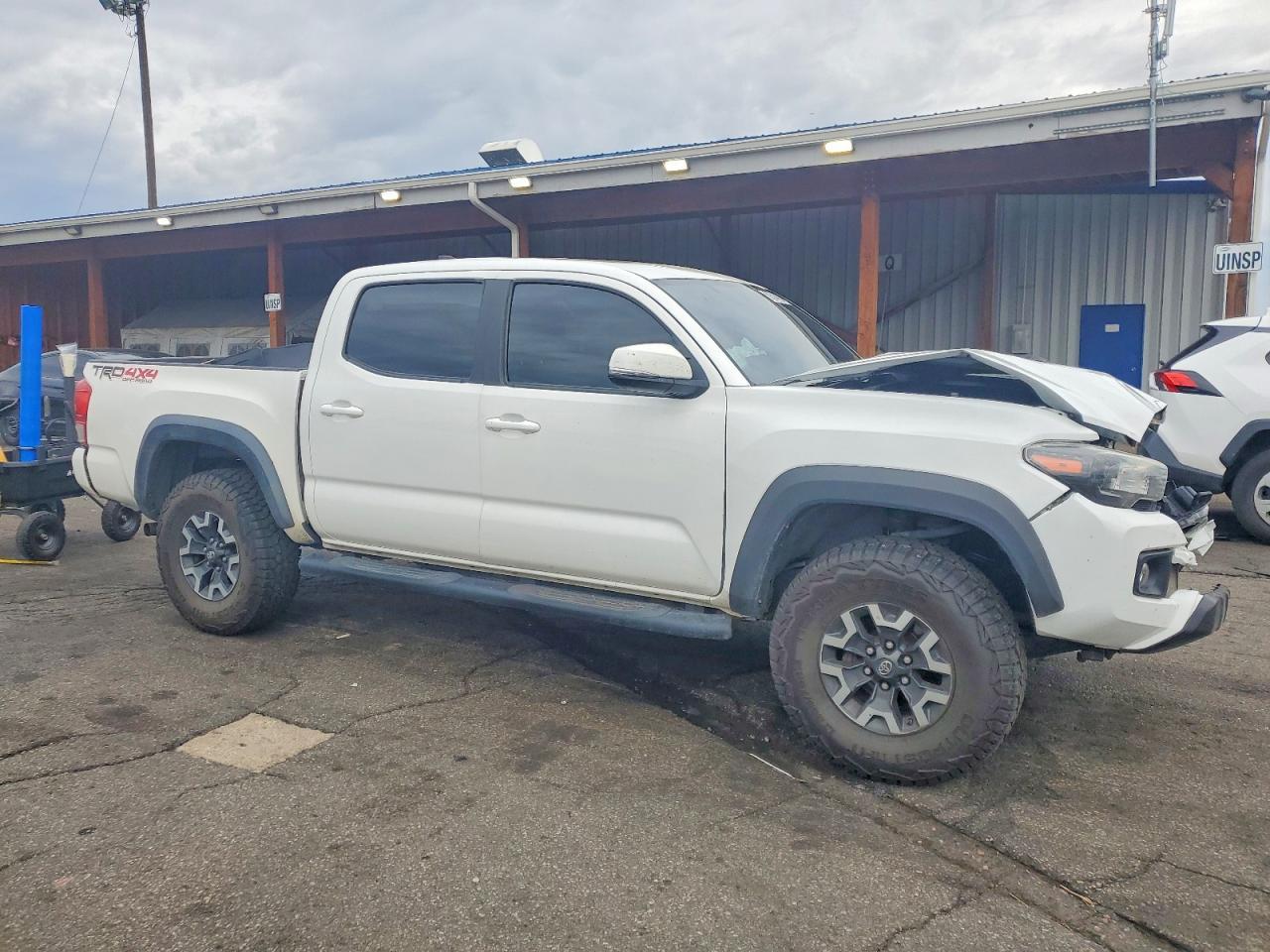 2016 Toyota Tacoma Trd Off-Road - Image 4