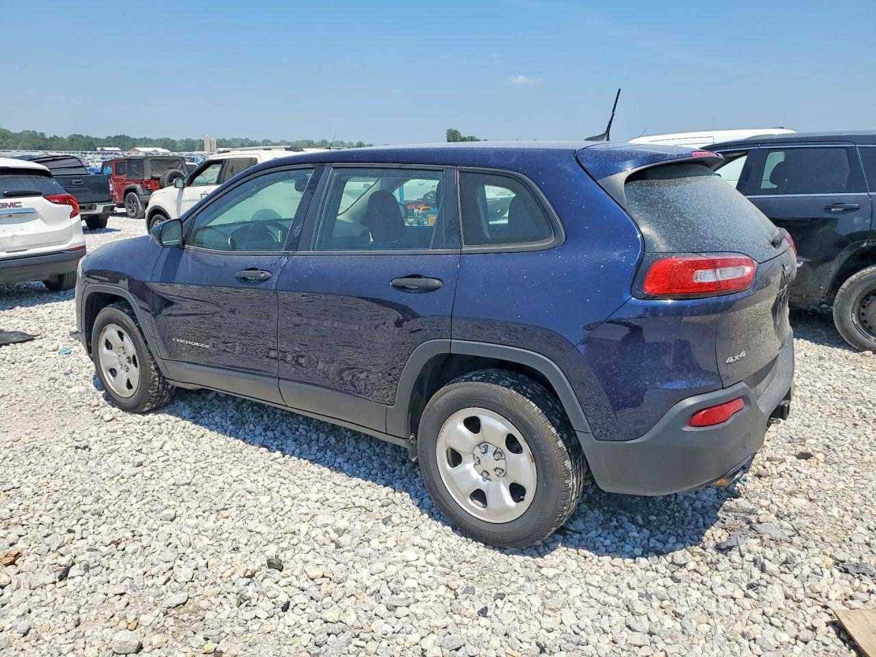 2016 Jeep Cherokee Sport - Фото 2